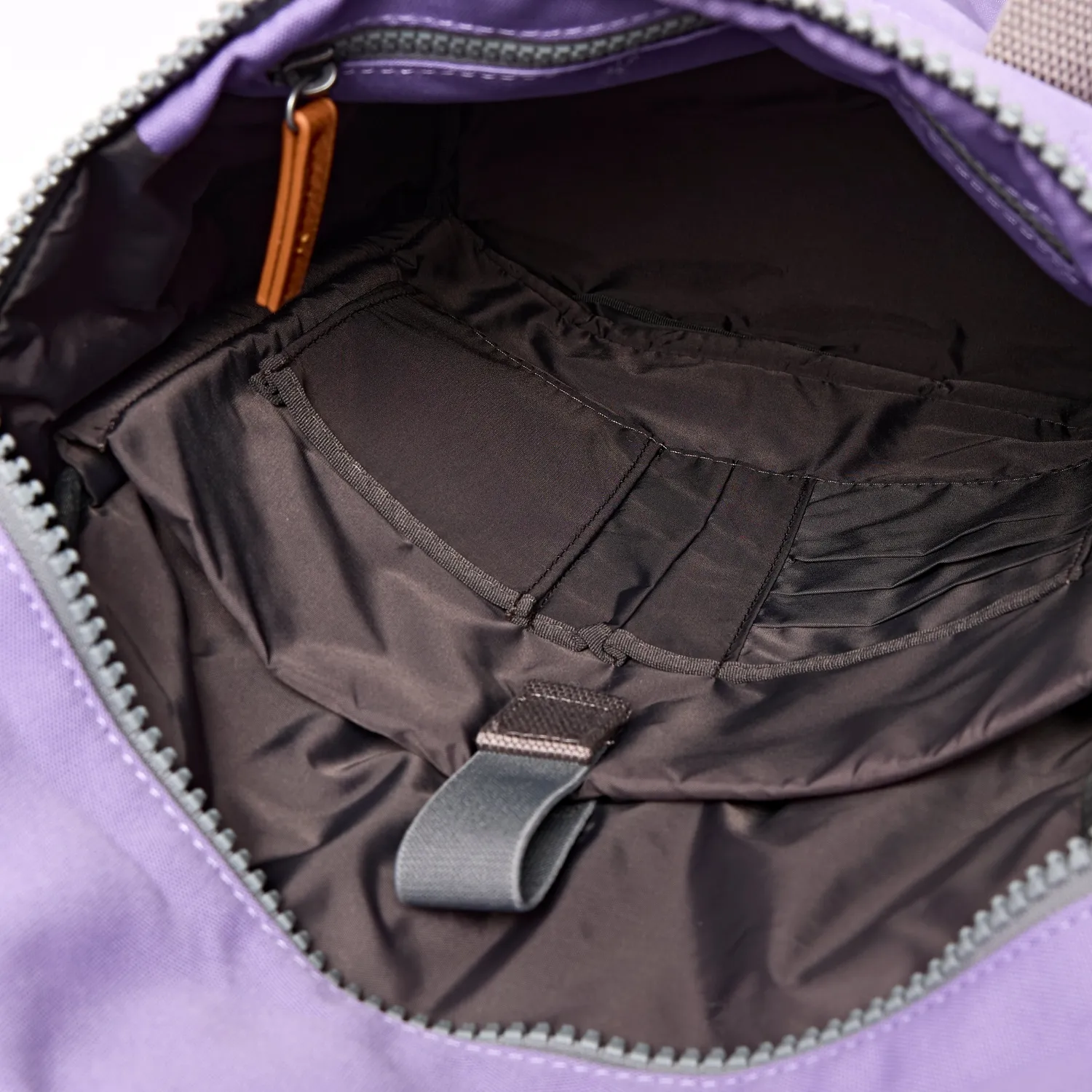 Roka London Finchley rygsæk Thistle Bloom laptoprum