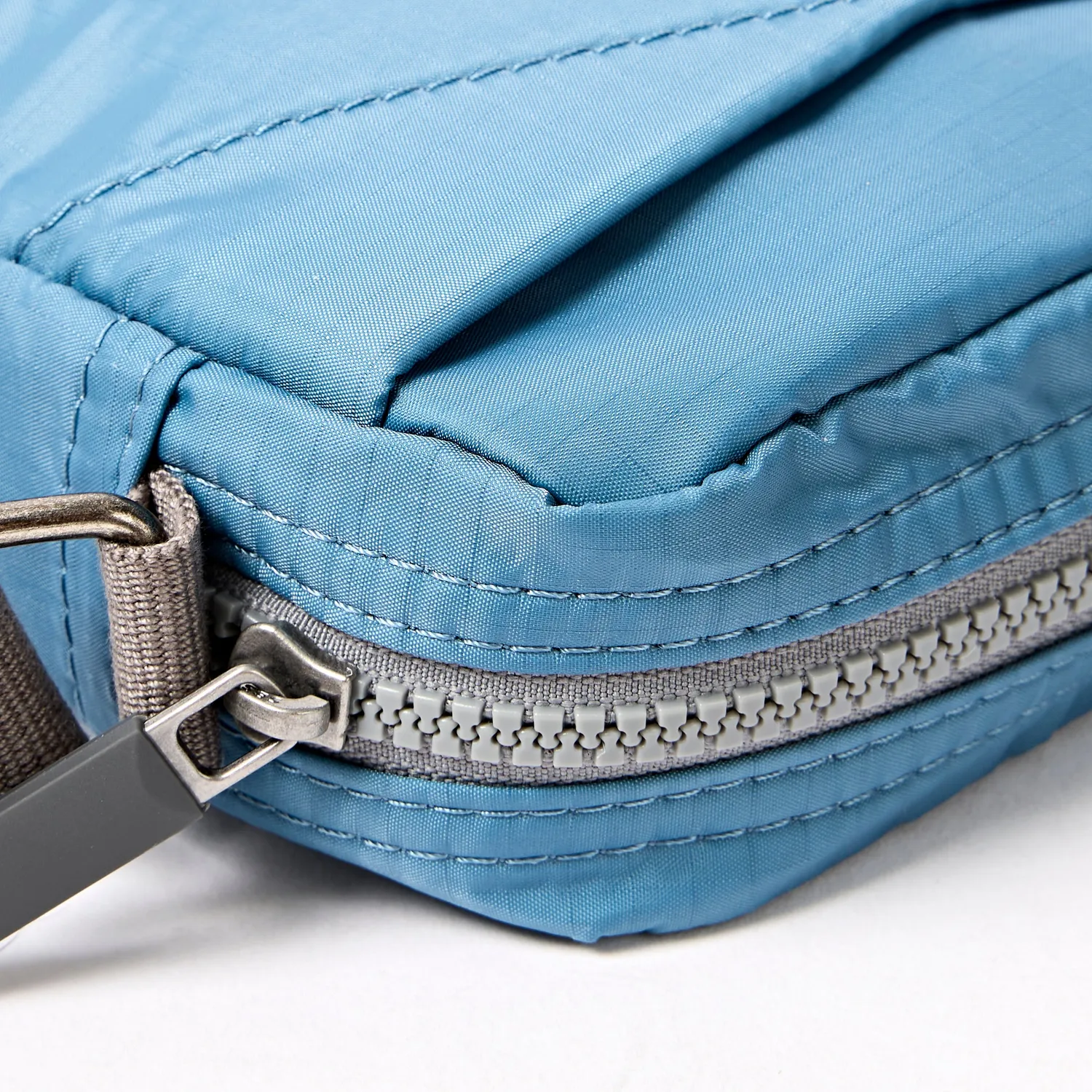 Roka Bond crossbody Retro Blue Ripstop Small 1,5 liter