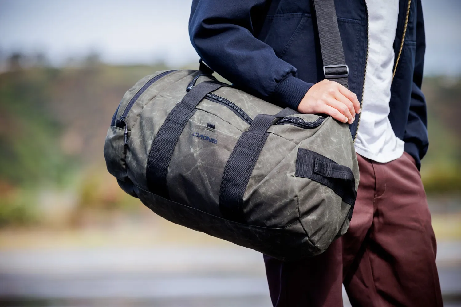 Dakine EQ Duffle 2.0 rejsetaske 50L sort pakbar