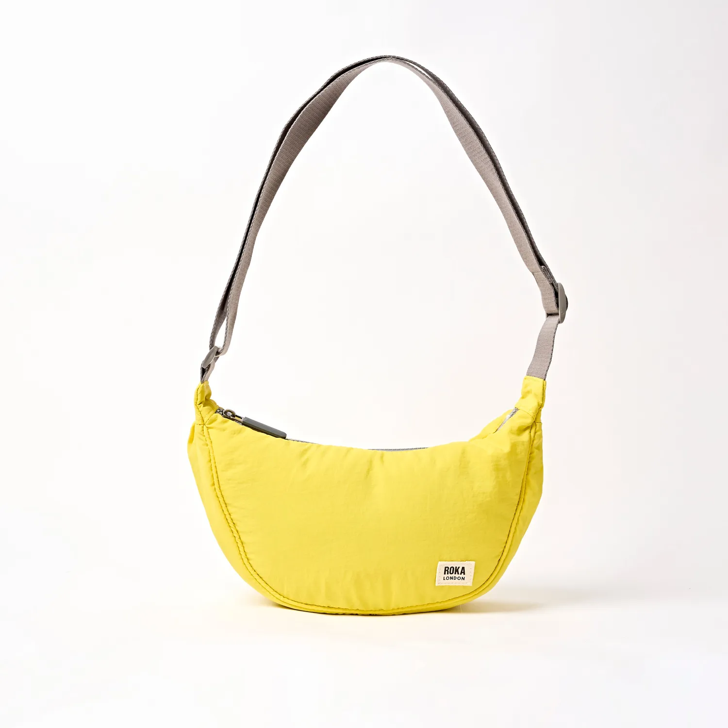 Roka London Farringdon Half Moon skuldertaske Passion Fruit Small