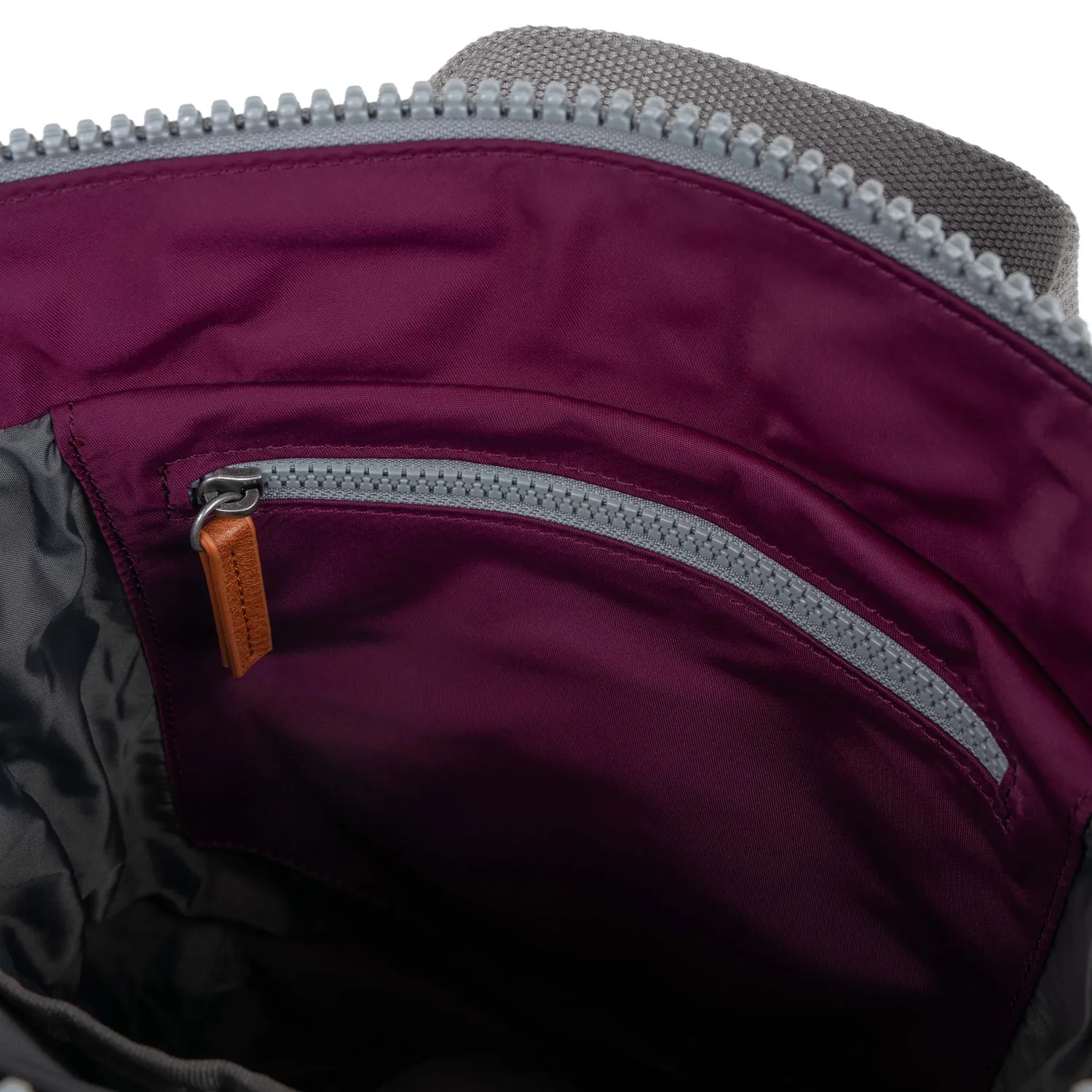 Roka London Bantry rygsæk Royal Burgundy Small 7,4 liter laptop
