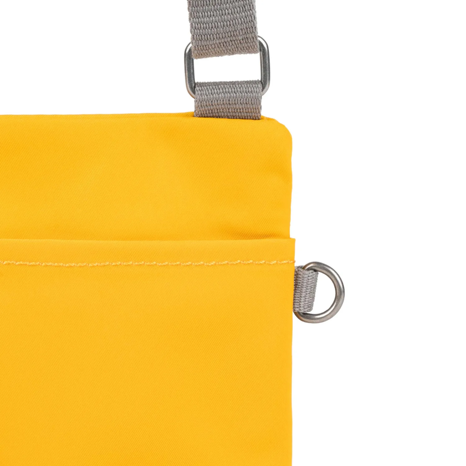 Roka London Chelsea sling taske Saffron XS ultralet