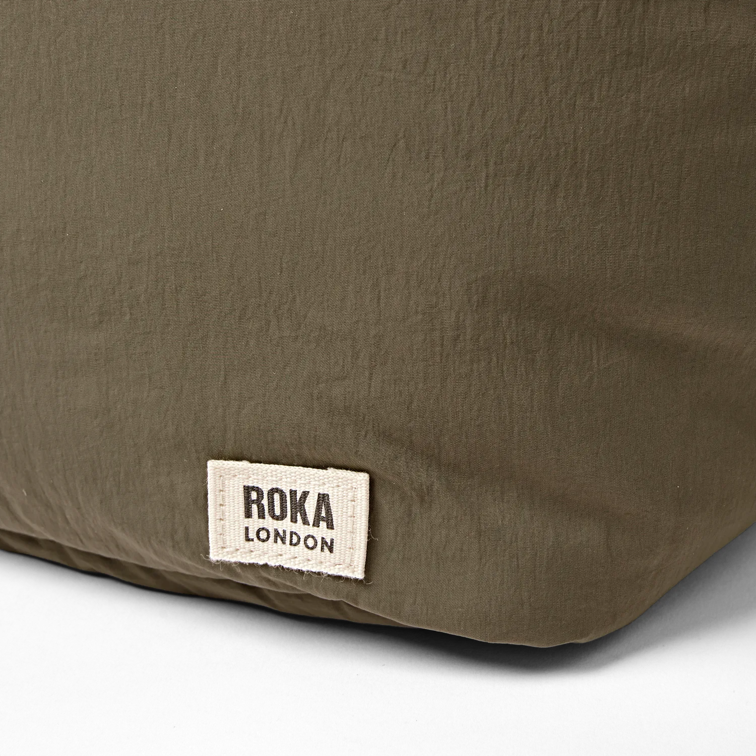 Roka London Oxford skuldertaske Medium Basil laptoprum