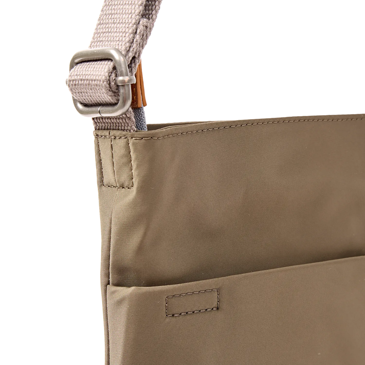Roka London Kennington crossbody taske Medium army vejrbestandig