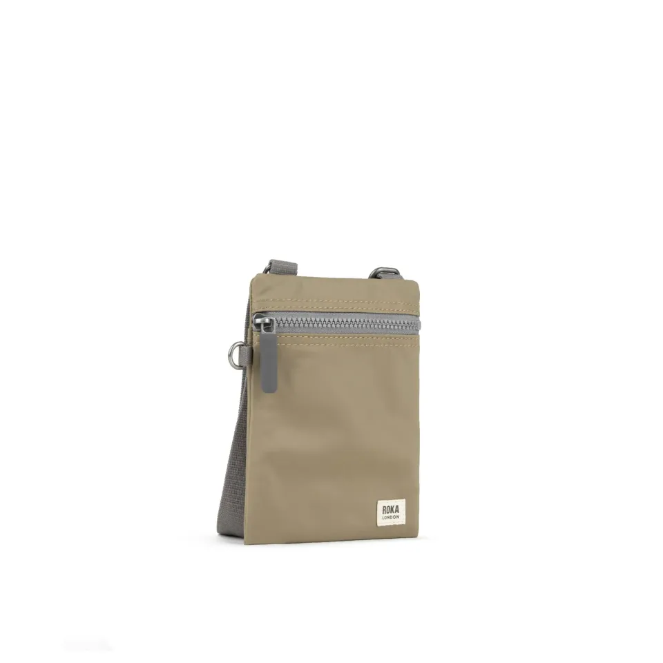 Roka Chelsea sling taske Extra Small taupe vandafvisende