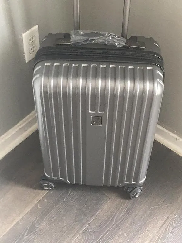 SWISSGEAR Ridge Carry-On Spinner kabinekuffert USB