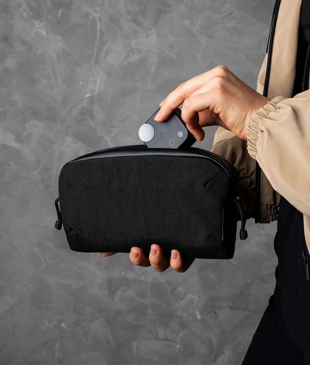 Alpaka Flight Pouch Pro rejsetaske sort rummelig