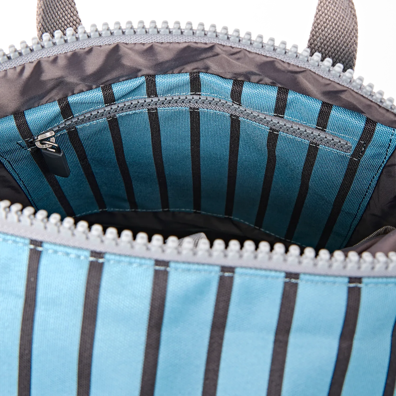 Roka London Canfield Roll Top rygsæk Blue Stripe vegansk