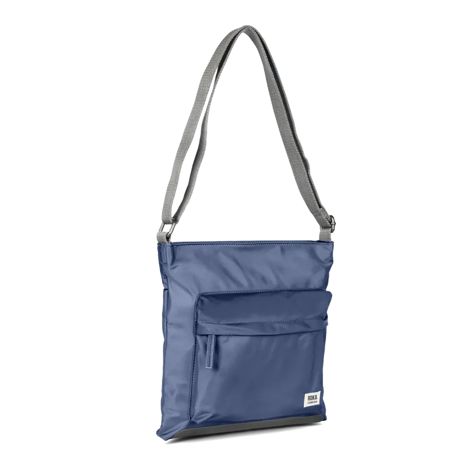 Roka London Kennington Medium crossbody taske Airforce 2,7 liter