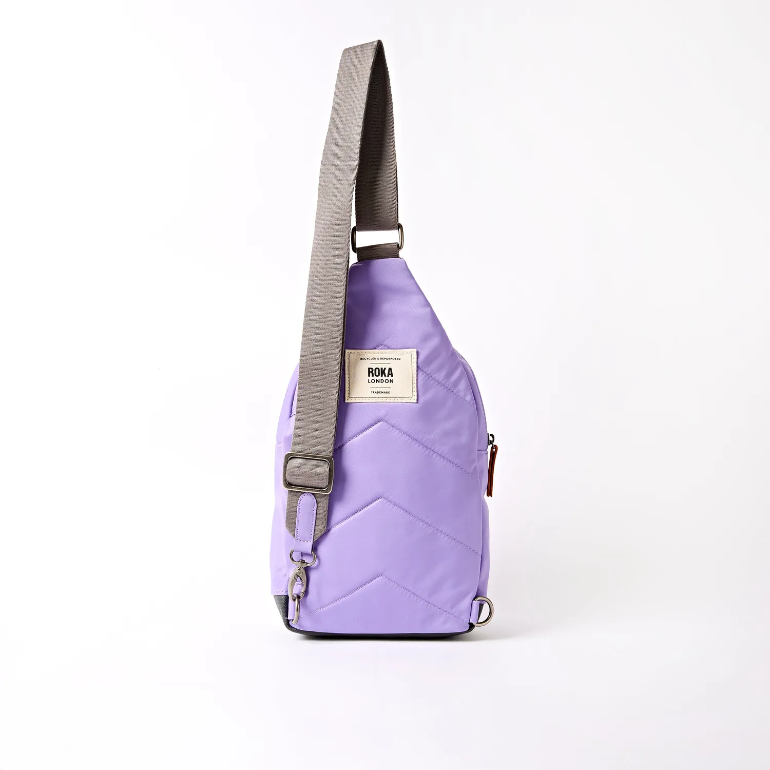 Roka London Willesden crossbody taske Thistle Bloom Large recycled nylon