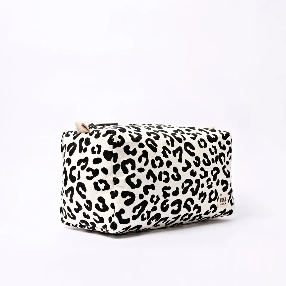 Roka London Maygrove toilettaske summer leopard 4,8 liter