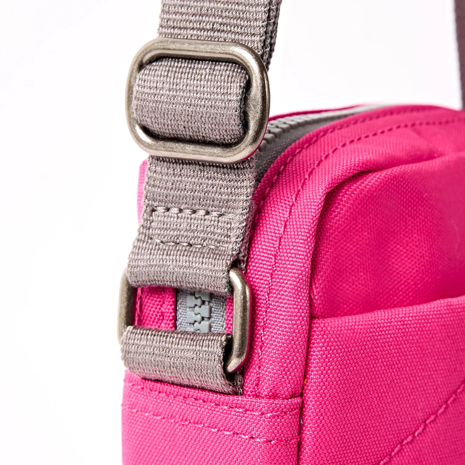Roka London Bond crossbody taske granita red small 1,5 liter