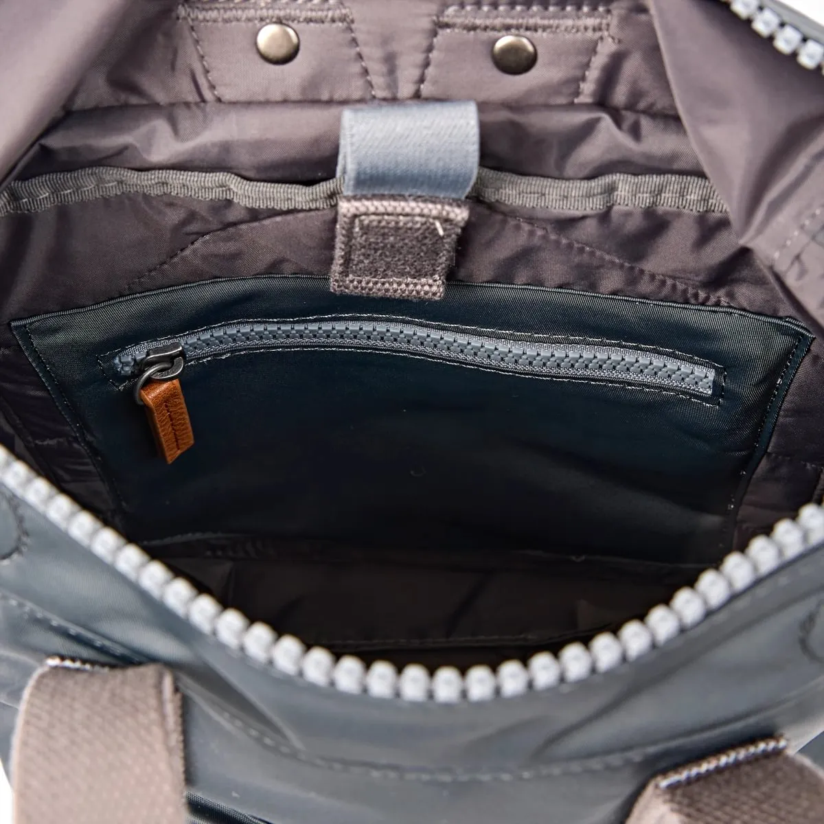 Roka London Canfield rygsæk Medium Beluga 16,4 liter