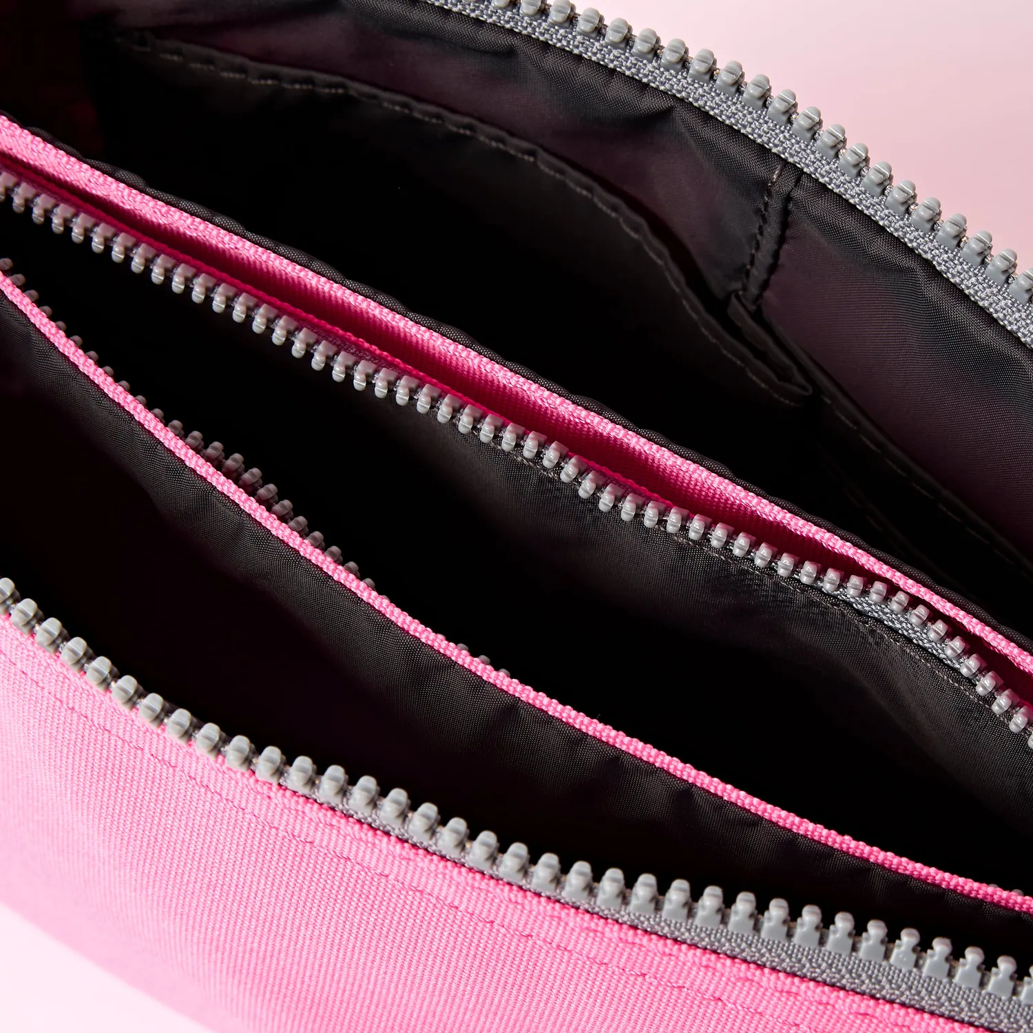 Roka London Carnaby Crossbody Bag clutch XL pink 0,5 liter