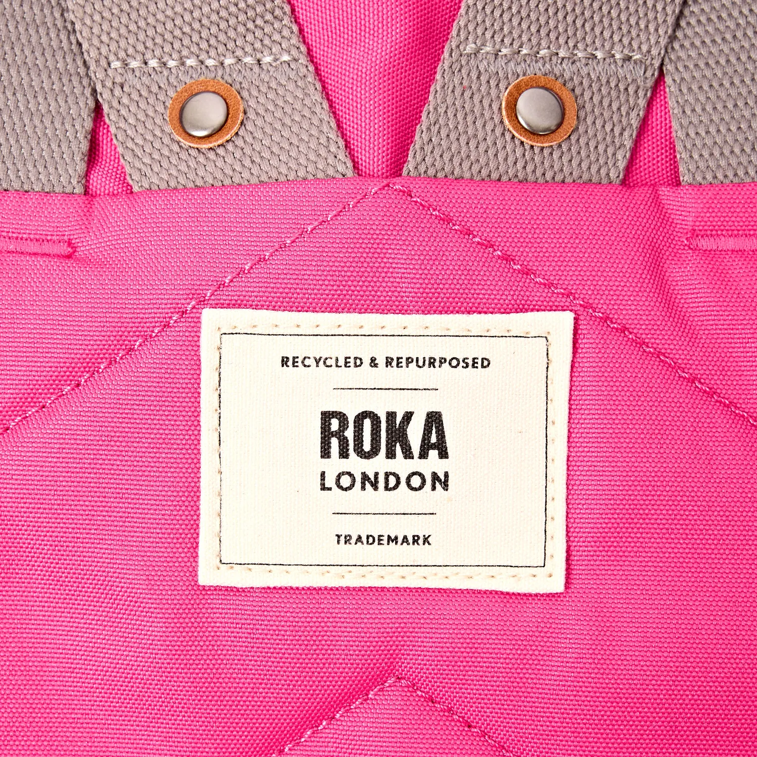 Roka London Finchley rygsæk Granita Red Medium laptoprum