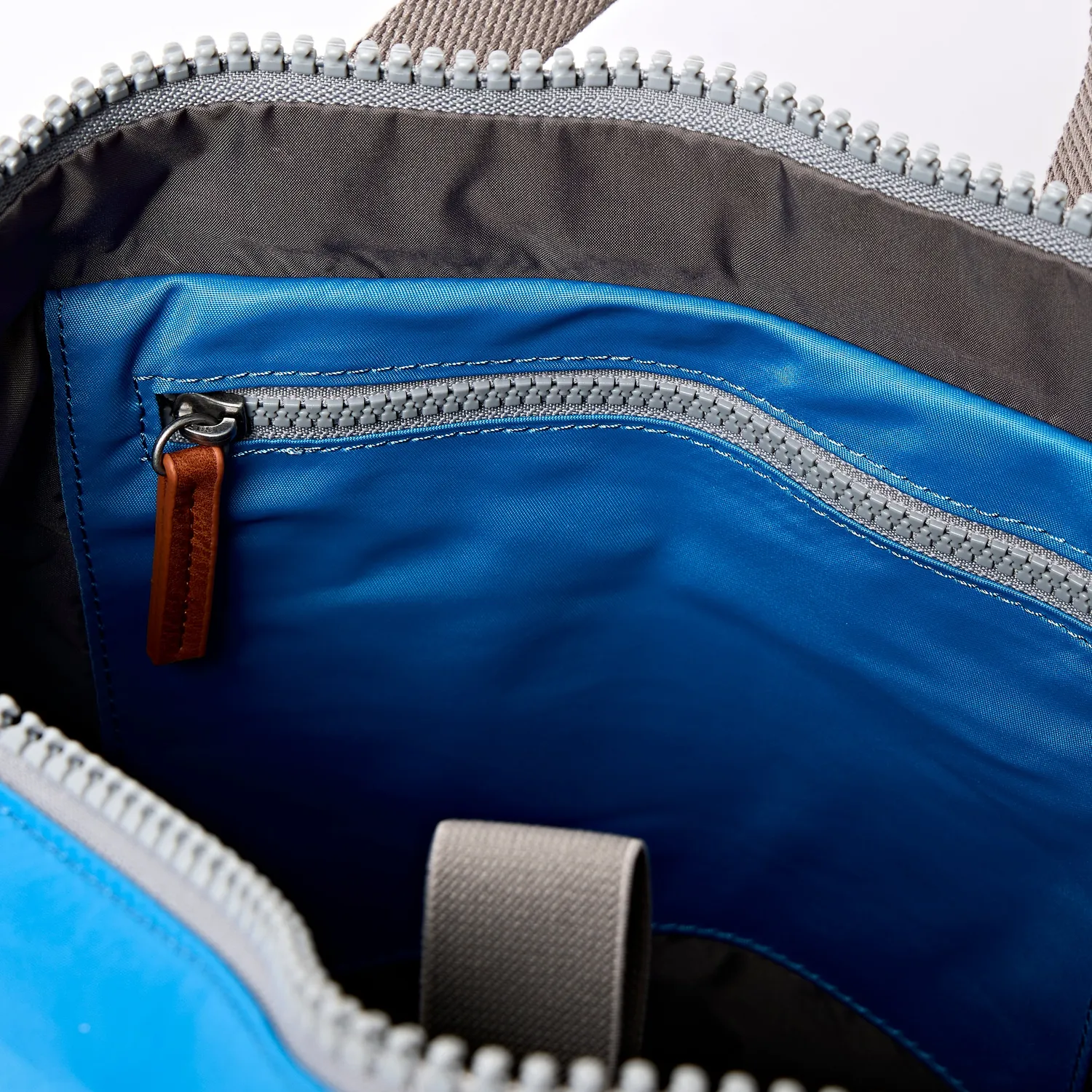Roka London Canfield Roll Top rygsæk Medium blå