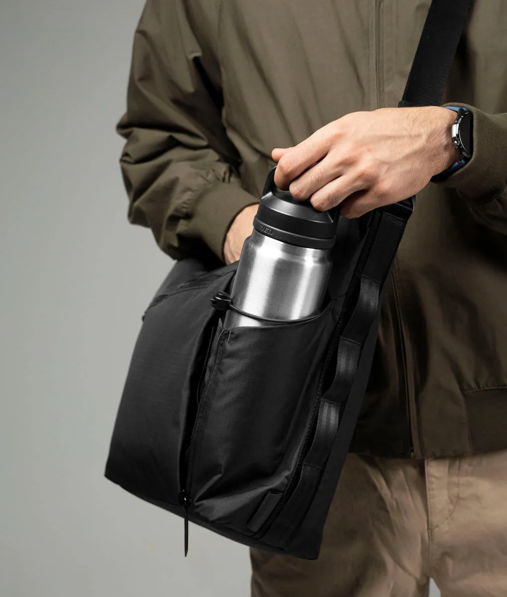 Alpaka Flow Satchel 10L skuldertaske sort laptop