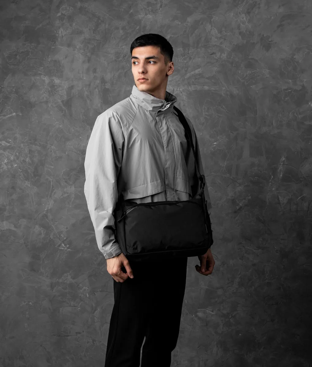 Alpaka Flight Satchel skuldertaske sort 13" laptop