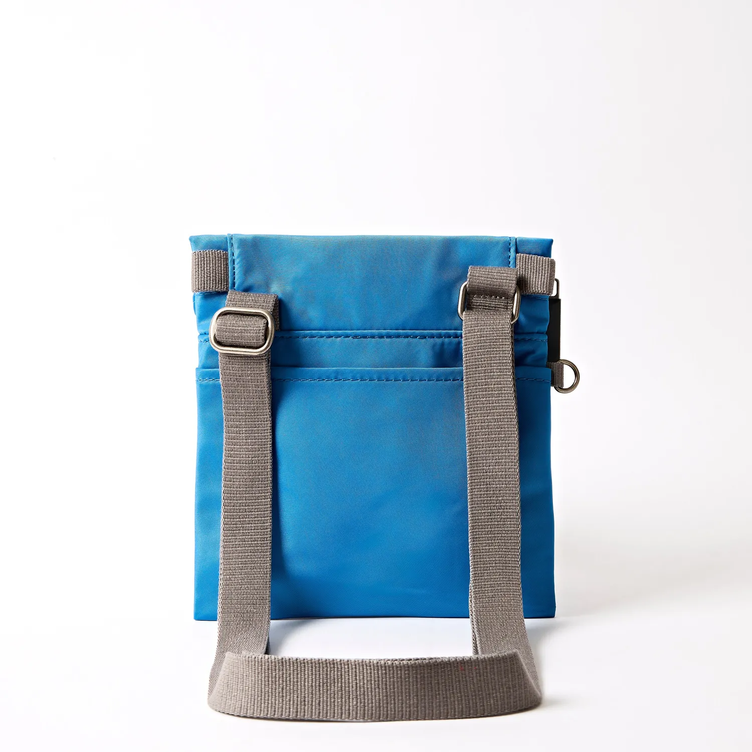 Roka London Stratford crossbody small malibu blue 0,5 liter