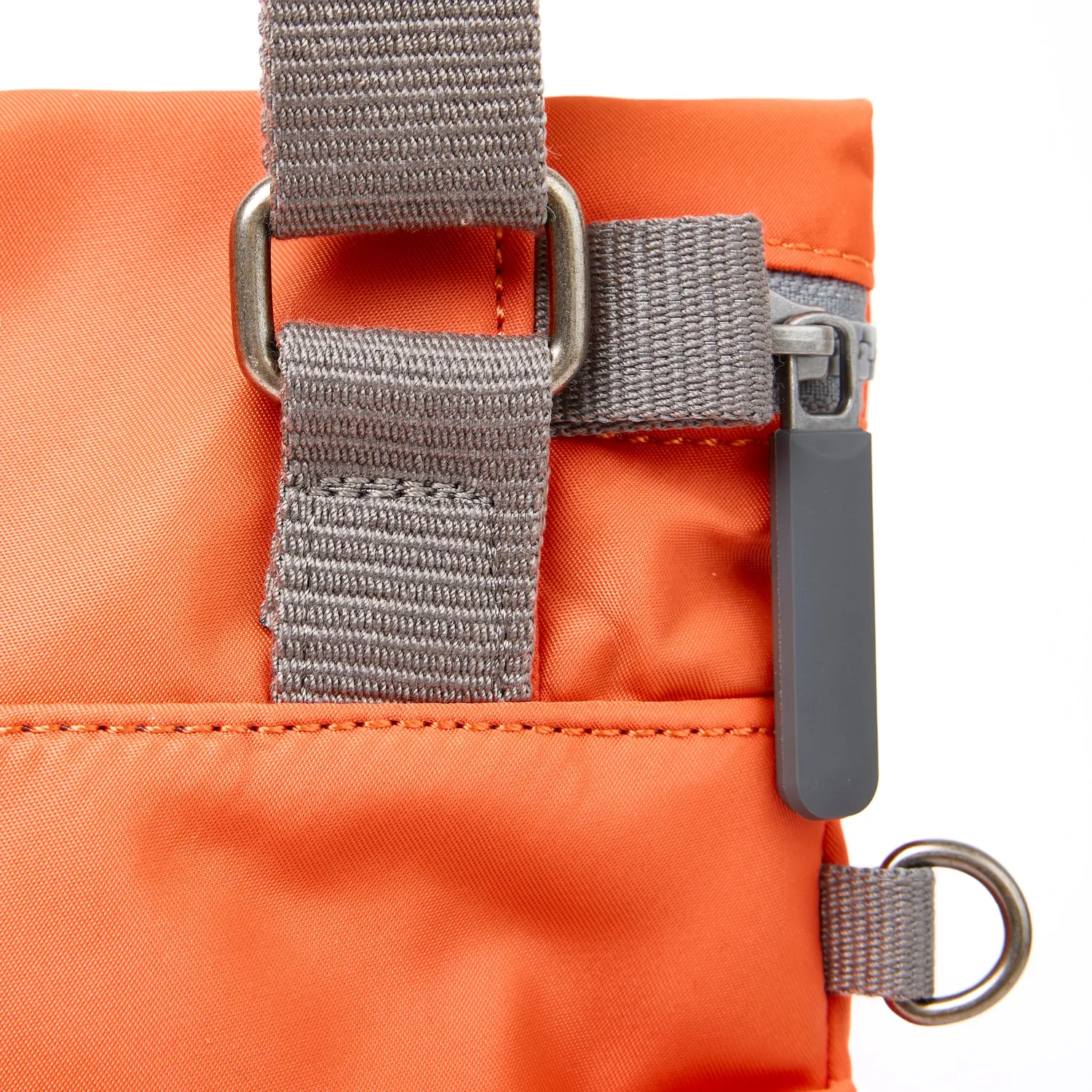 Roka London Stratford L crossbody taske Firecracker roll-top