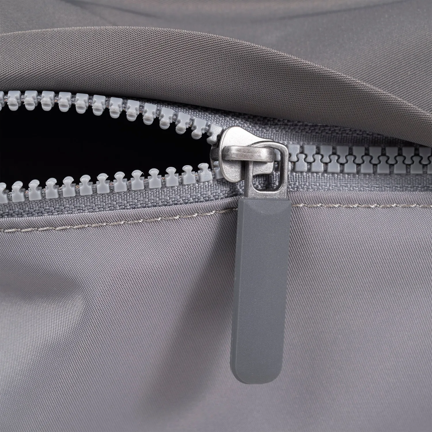 Roka Kennington crossbody taske Grey Tonal Medium nylon