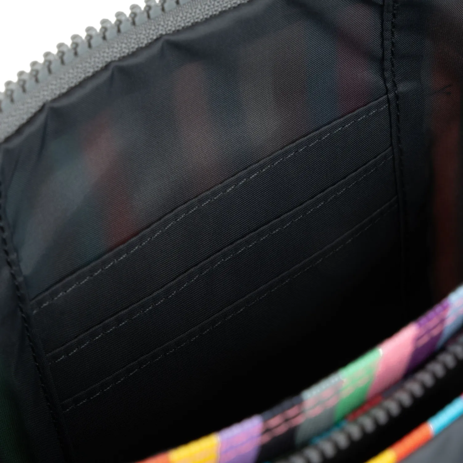 Roka London Carnaby XL crossbody taske Multi Stripe pung