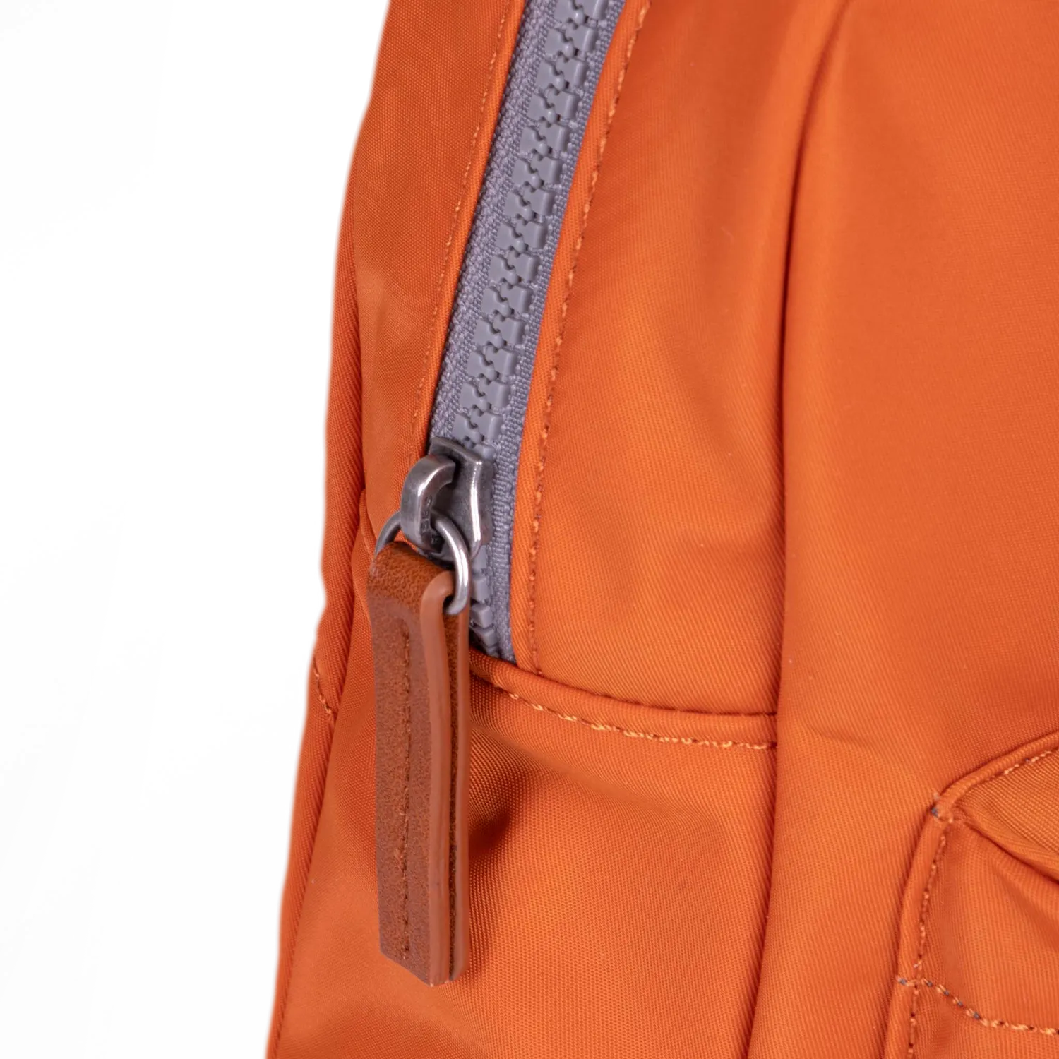 Roka London Willesden skuldertaske L burnt orange 5 liter