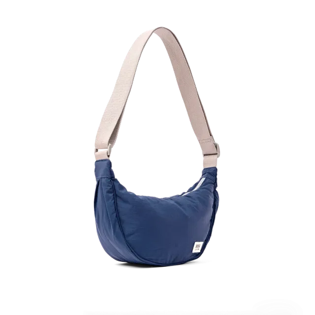 Roka London Farringdon skuldertaske Small mørkeblå 4,2 liter