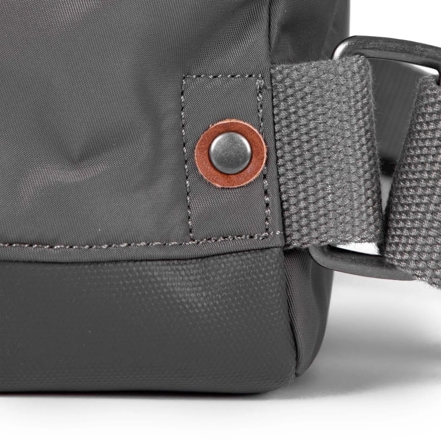 Roka London Bantry Rygsæk Graphite Medium 14 liter genbrug