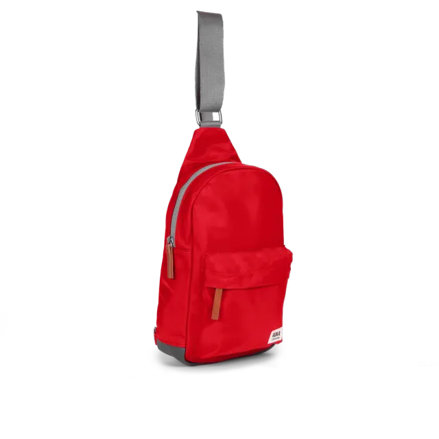 Roka Willesden slingtaske Cranberry Large 5 liter