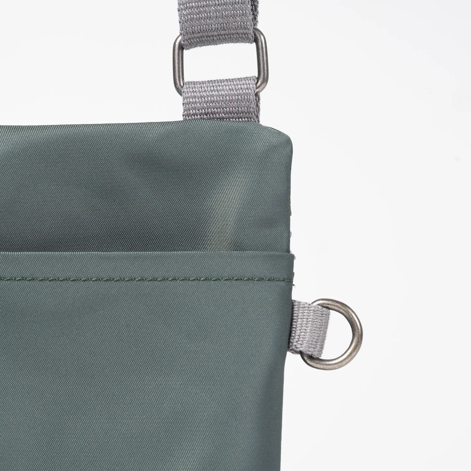 Roka London Chelsea sling taske Thyme extra small 0,3 liter