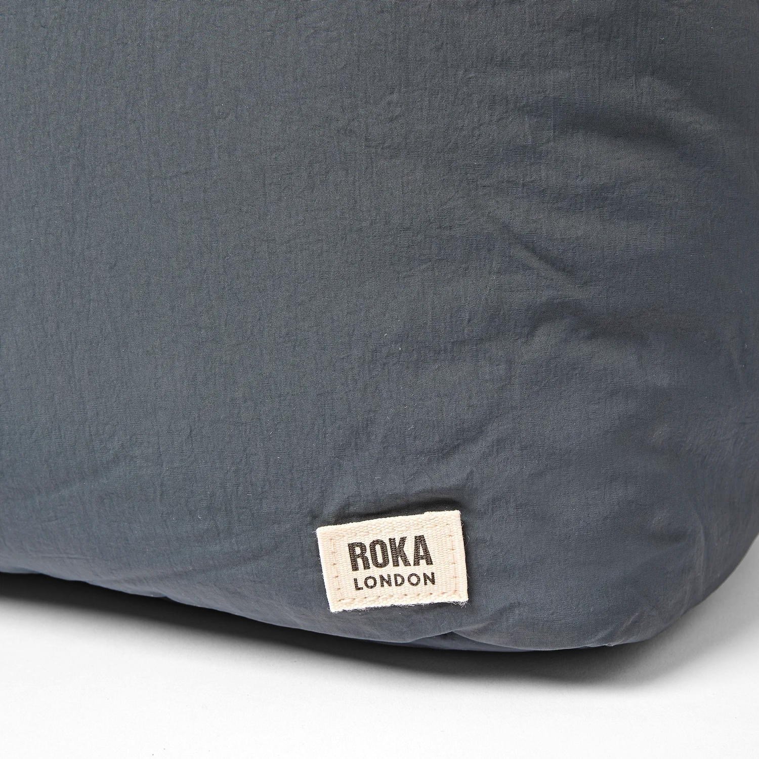 Roka Oxford skuldertaske Medium raven med laptoprum