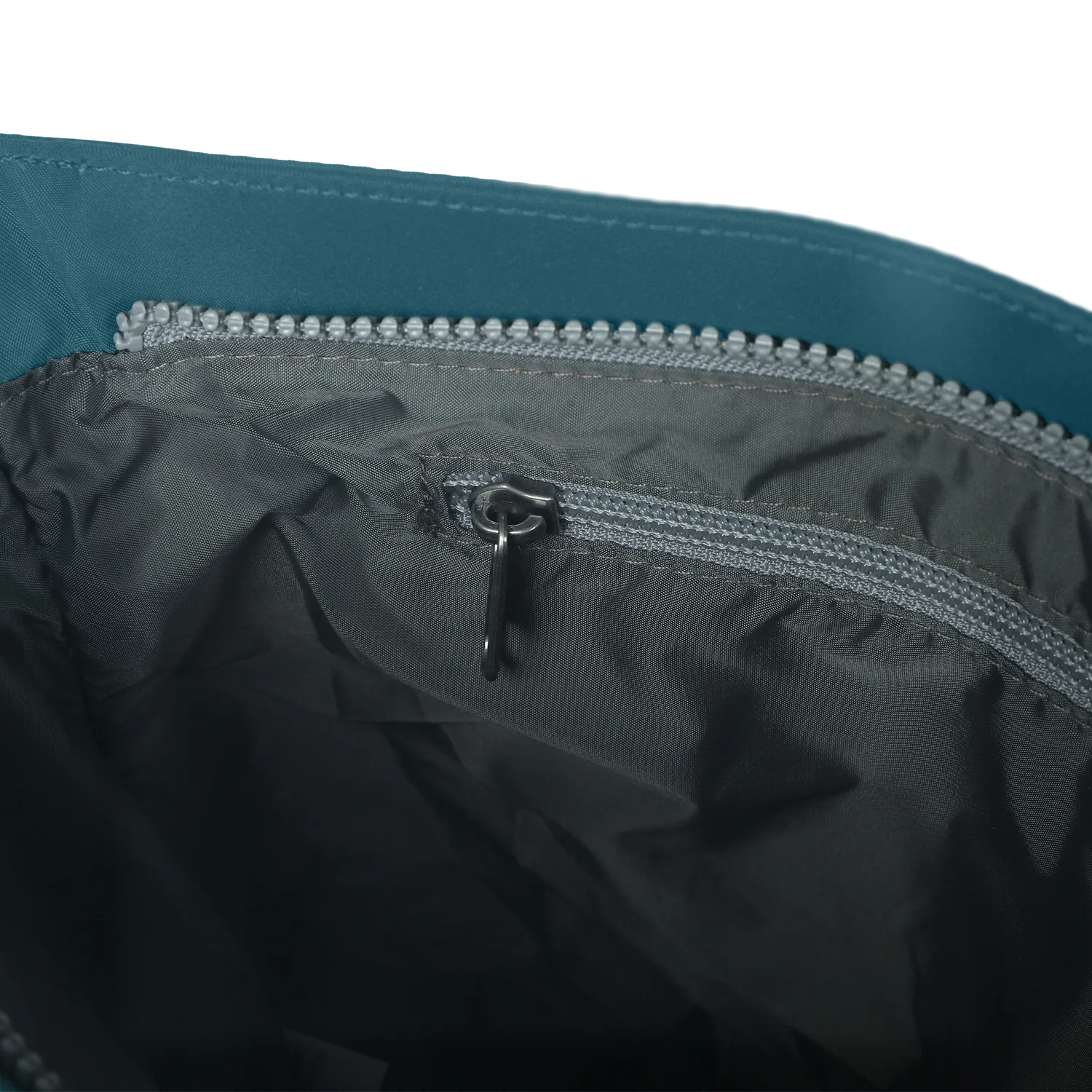 Roka London Kennington crossbody taske Medium Teal 2,7 liter