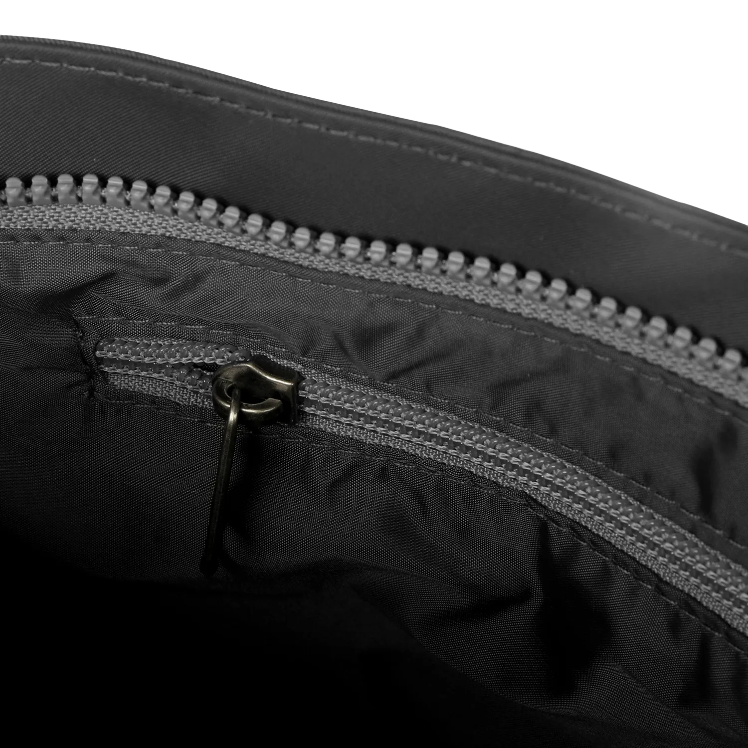 Roka London Kennington crossbody Graphite 2,7 liter
