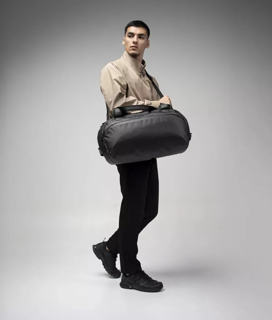 Alpaka Momentum Duffel duffelbag 35 liter sort