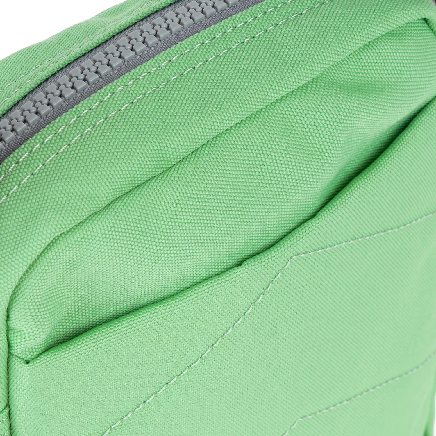 Roka London Bond Pocket crossbody taske peppermint small vejrbestandig
