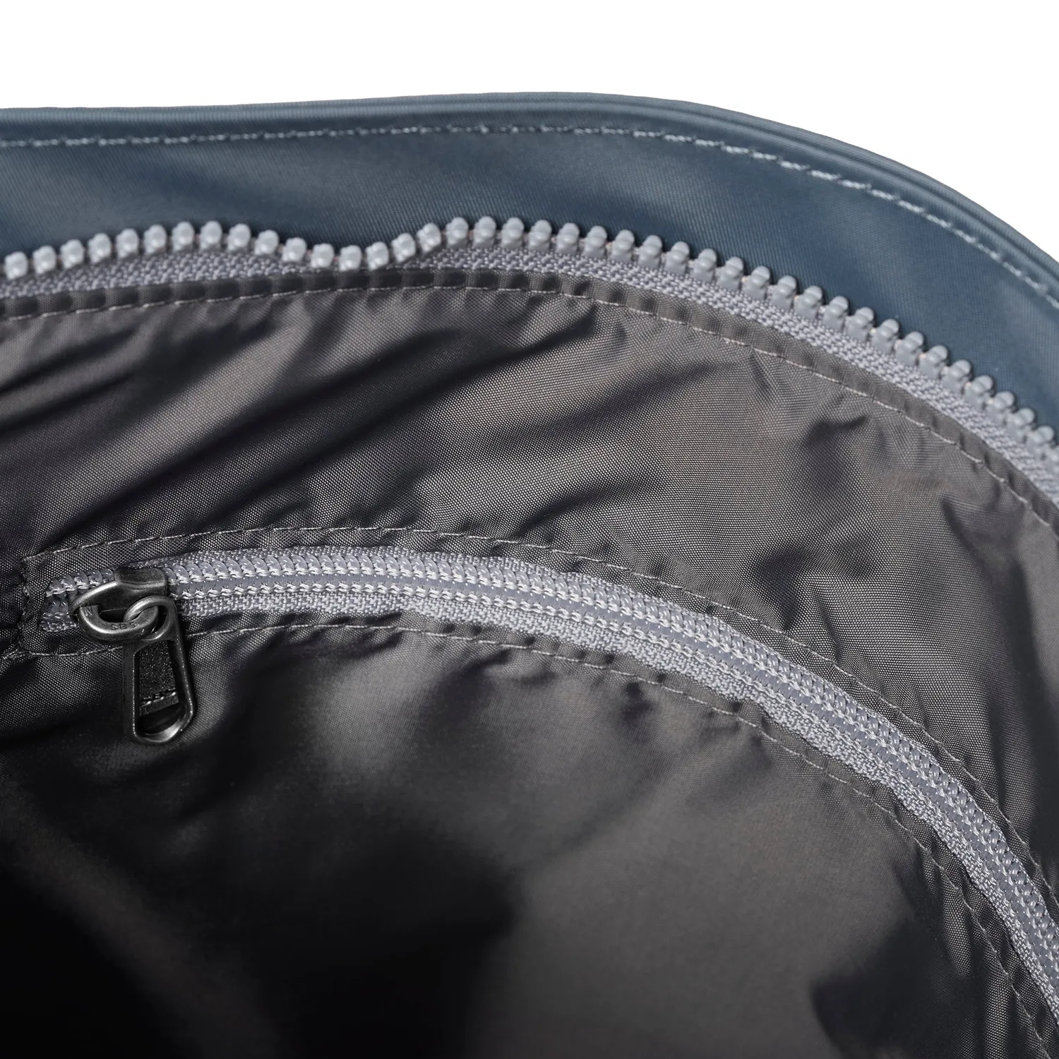 Roka Kennington crossbody taske Grey Tonal Medium nylon