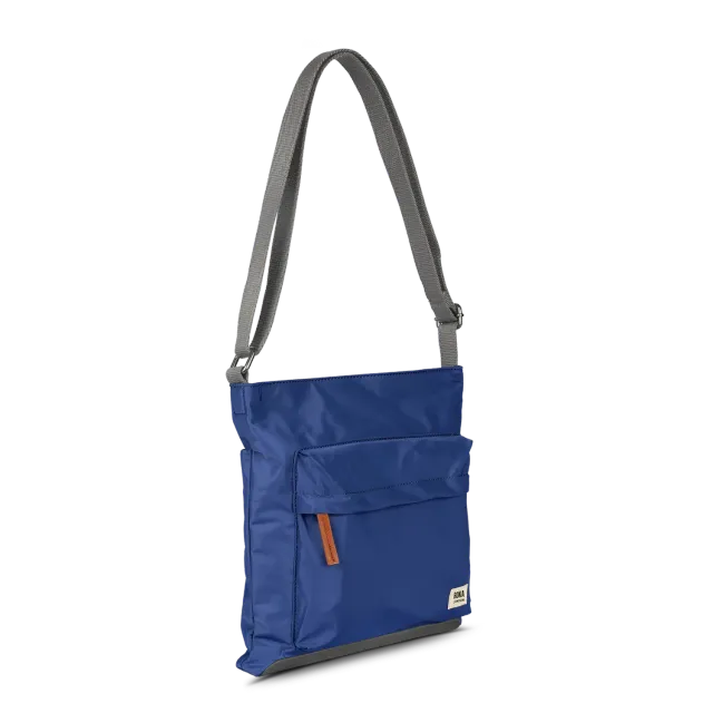 Roka London Kennington crossbody burnt blue vandafvisende