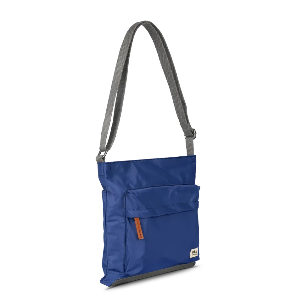 Roka London Kennington crossbody burnt blue vandafvisende
