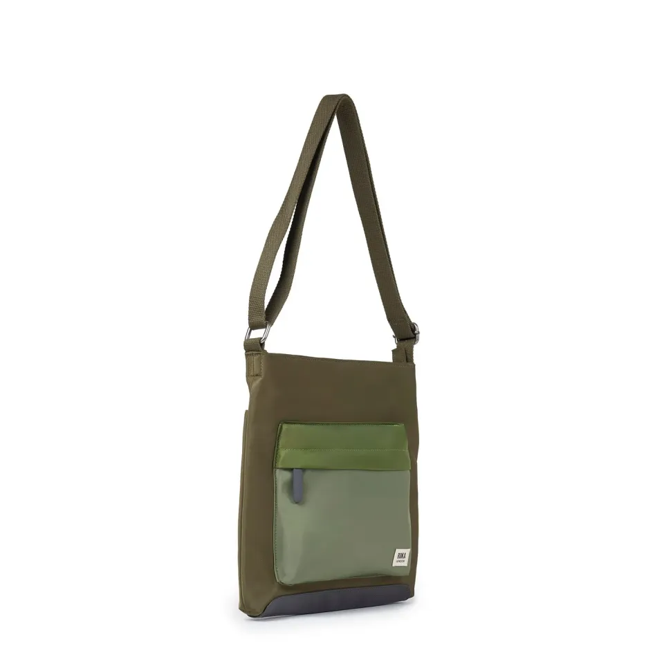Roka London Kennington Crossbody taske Military Tonal Medium vandafvisende