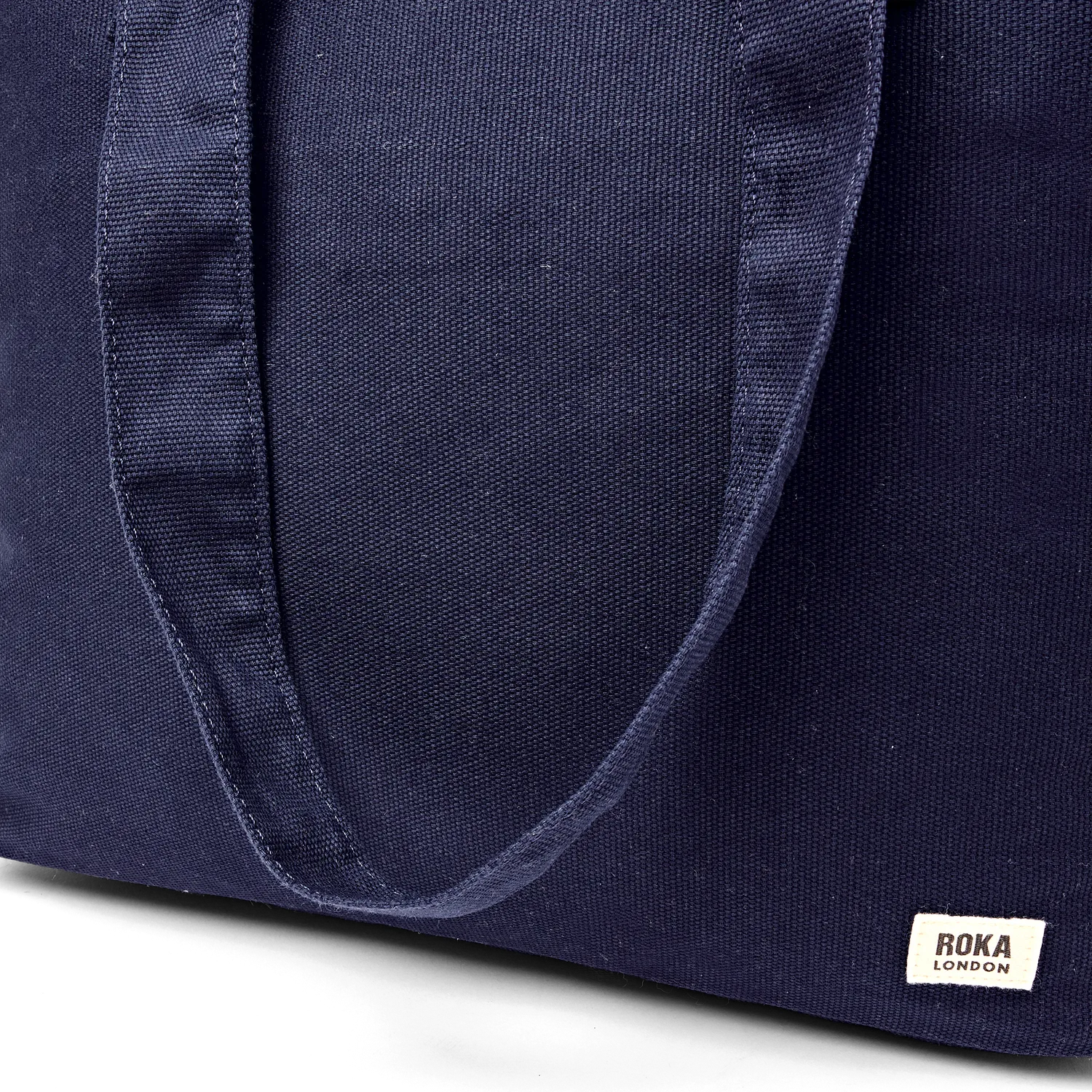 Roka London Sloane skuldertaske Medium navy laptoprum