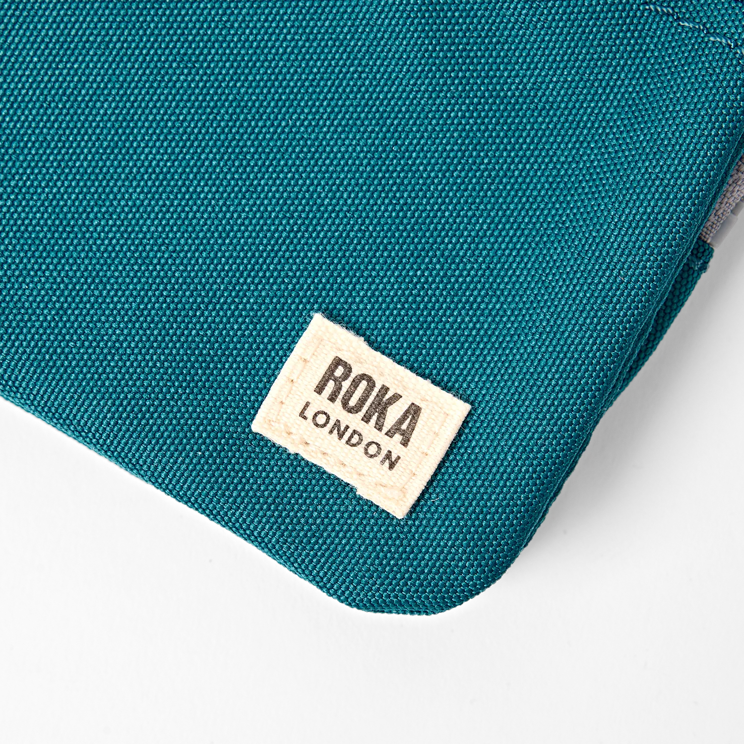 Roka London Carnaby pung Deep Teal Small vegansk