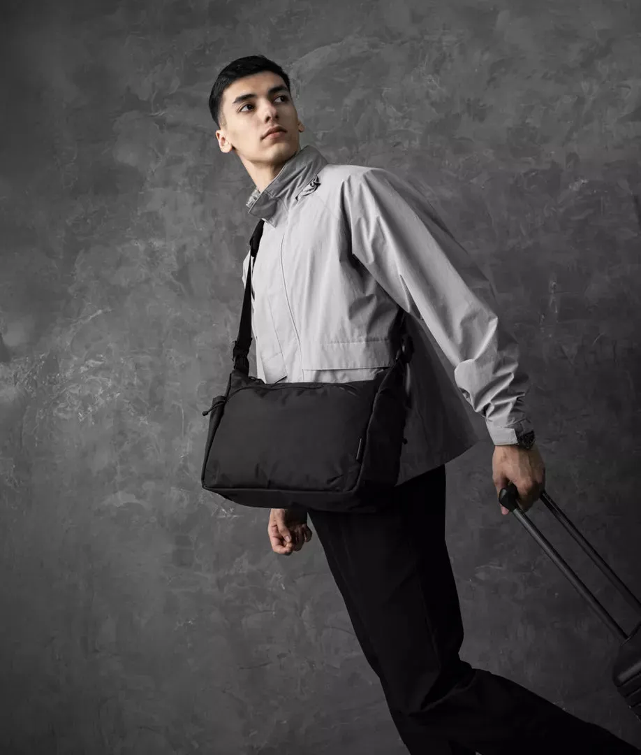 Alpaka Flight Satchel skuldertaske sort 13" laptop