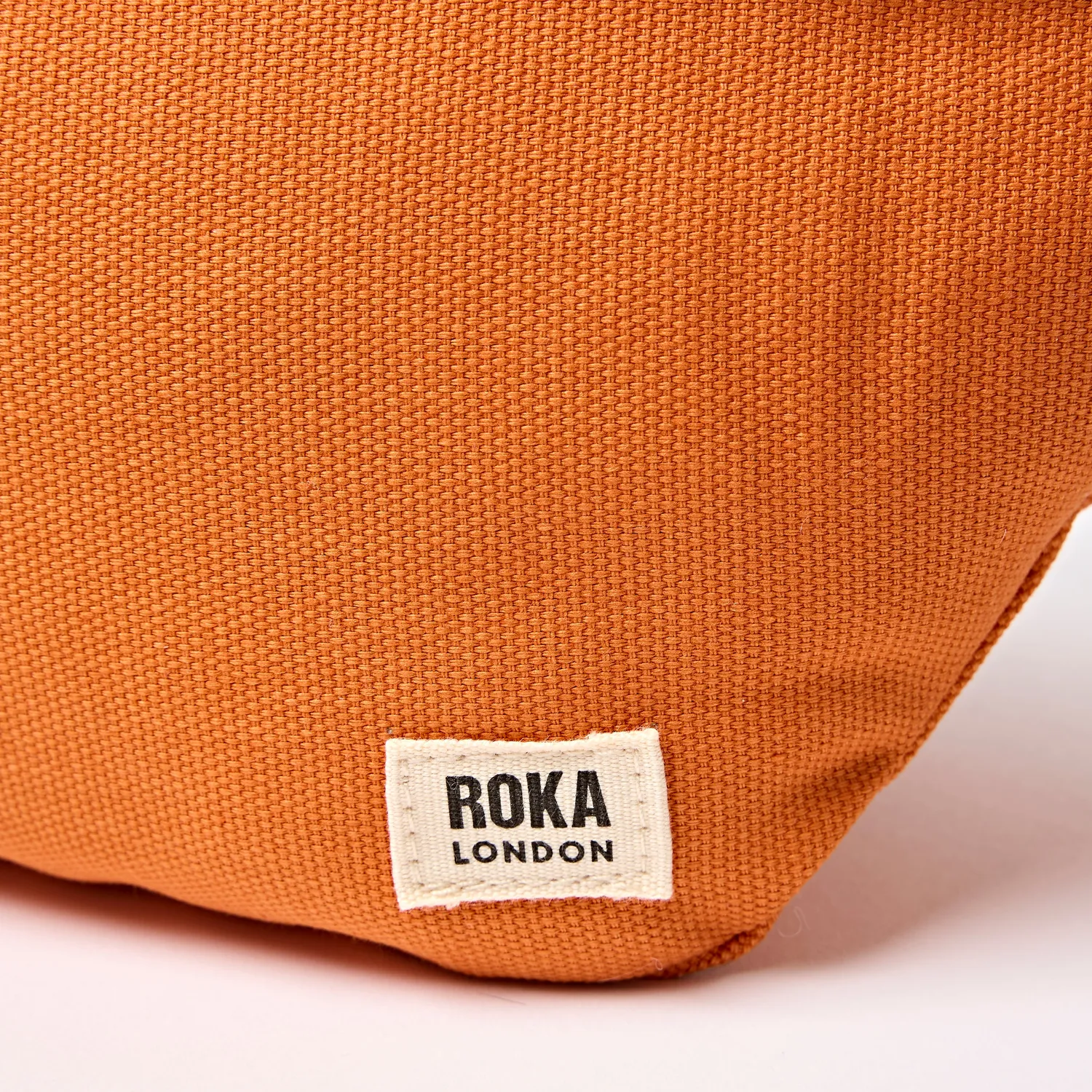 Roka London Mill Hill bæltetaske burnt orange small