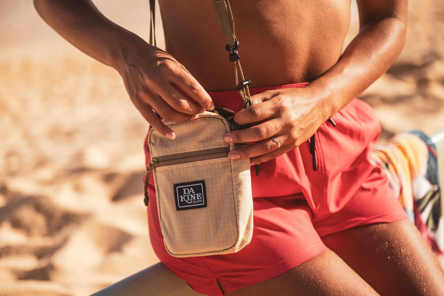 Dakine Journey Mini Crossbody taske Black genbrugspolyester