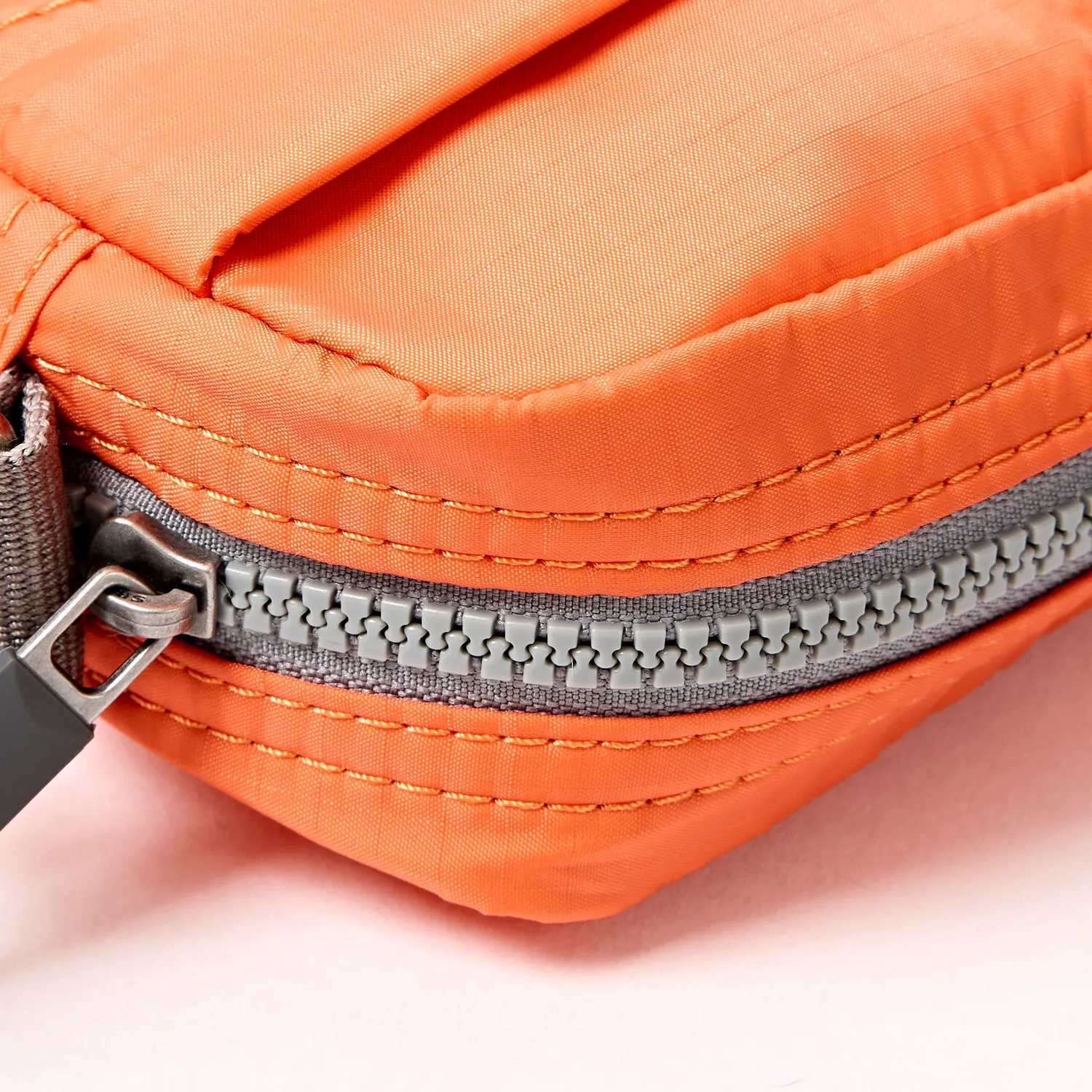 Roka London Bond Pocket Crossbody skuldertaske Tangerine S let
