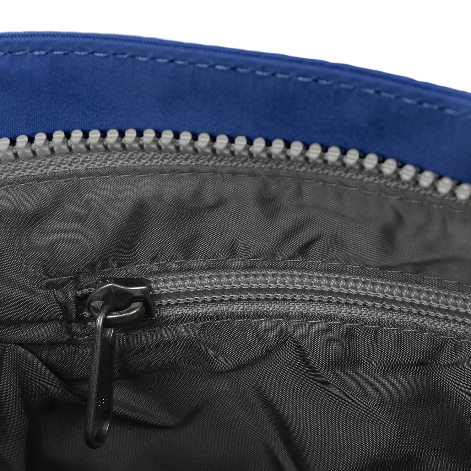 Roka London Kennington crossbody burnt blue vandafvisende