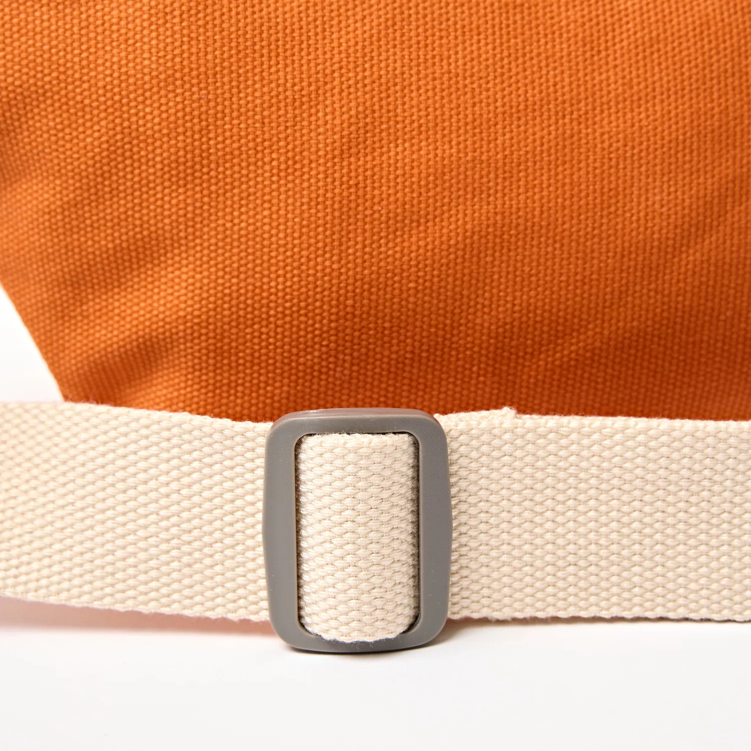 Roka London Mill Hill bæltetaske burnt orange small