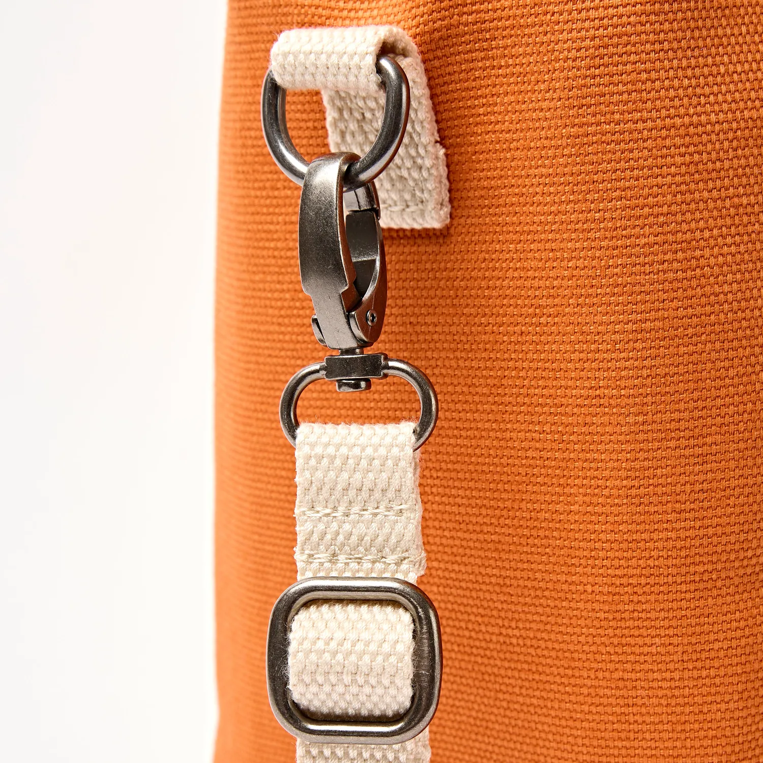 Roka London Hampstead madpakketaske burnt orange isoleret 7,4 L