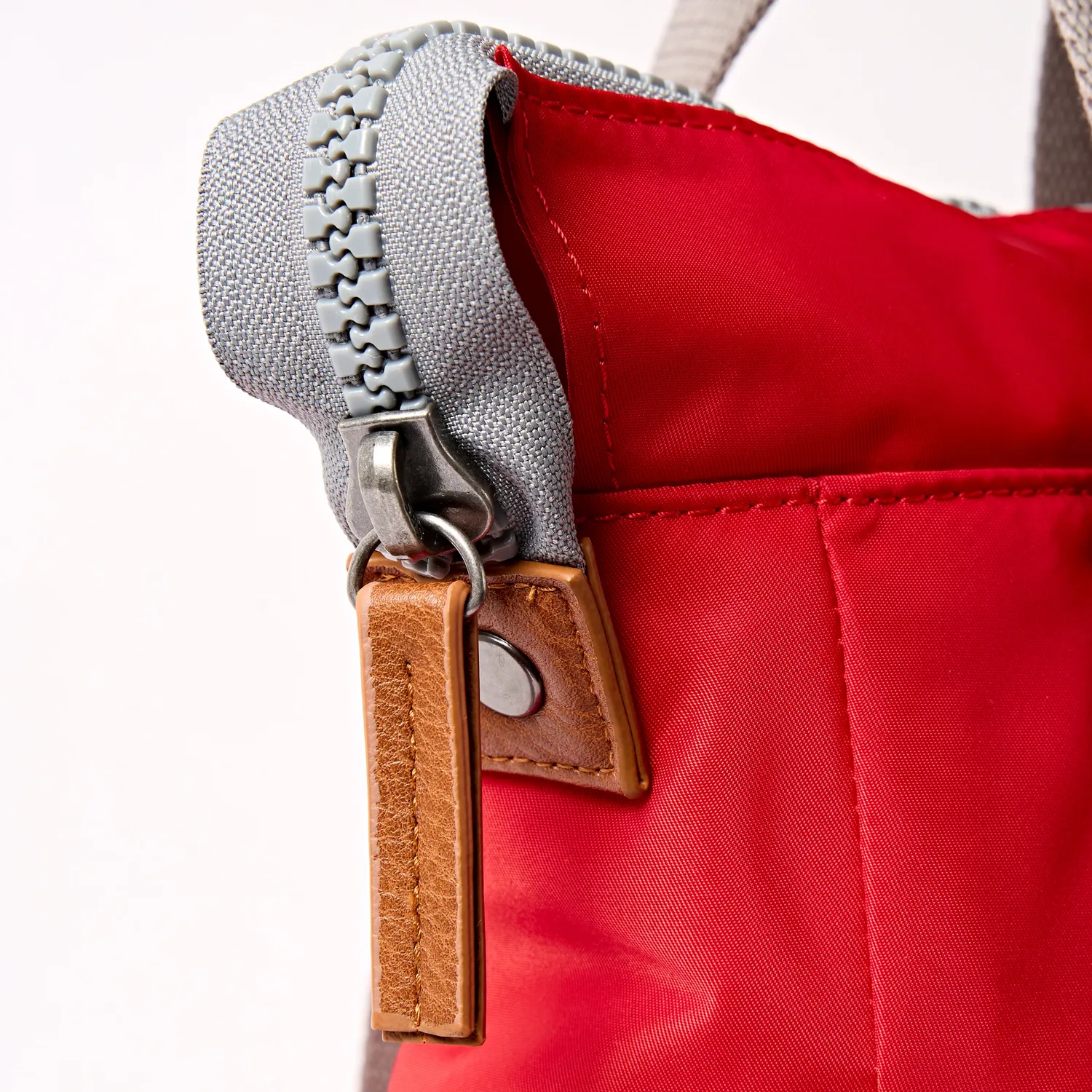 Roka Bantry rygsæk Scarlet Small 7,4 liter laptoprum
